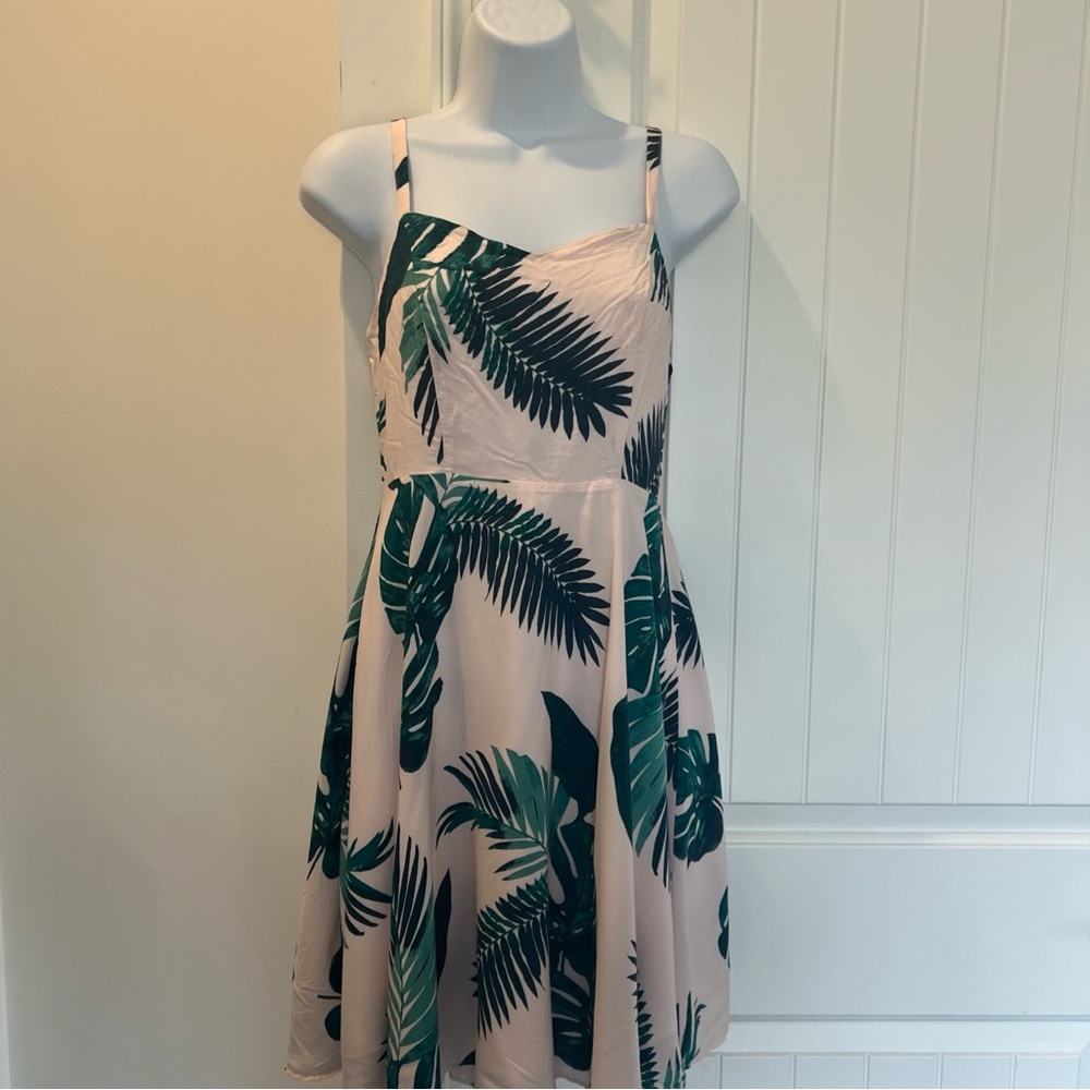 Tropical Leaf Print cami dress fit and flare palm leaf size small lined stretch